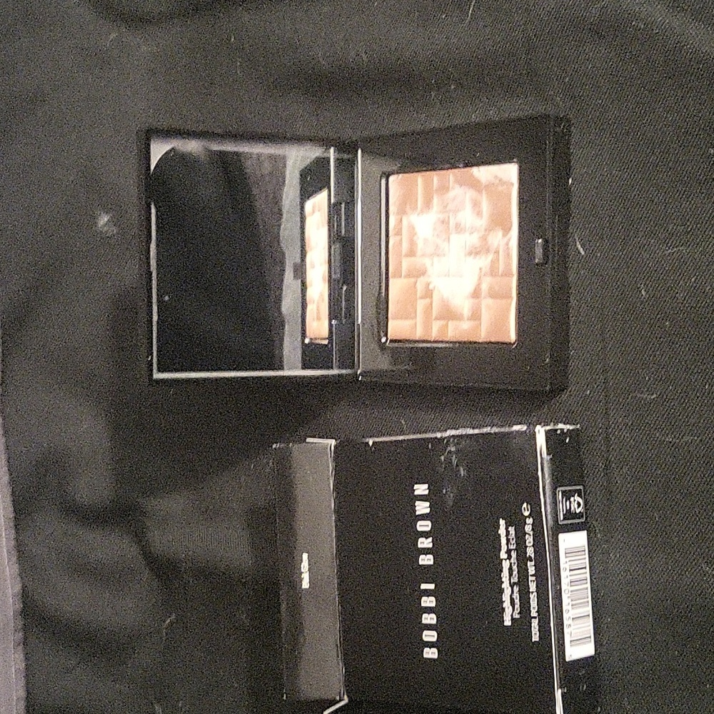 Bobbi brown highlighting powder